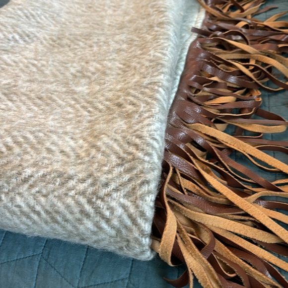 Totally Unique! Grey herringbone throw blanket with 100% leather fringe. - Picture 9 of 9